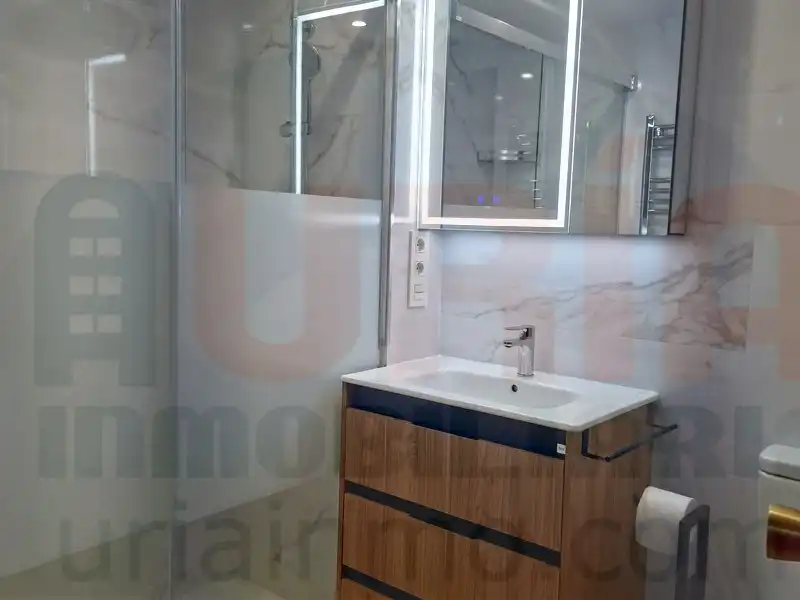 Baño de Piso de alquiler en Oviedo  con Calefacción, Amueblado y Lavadora