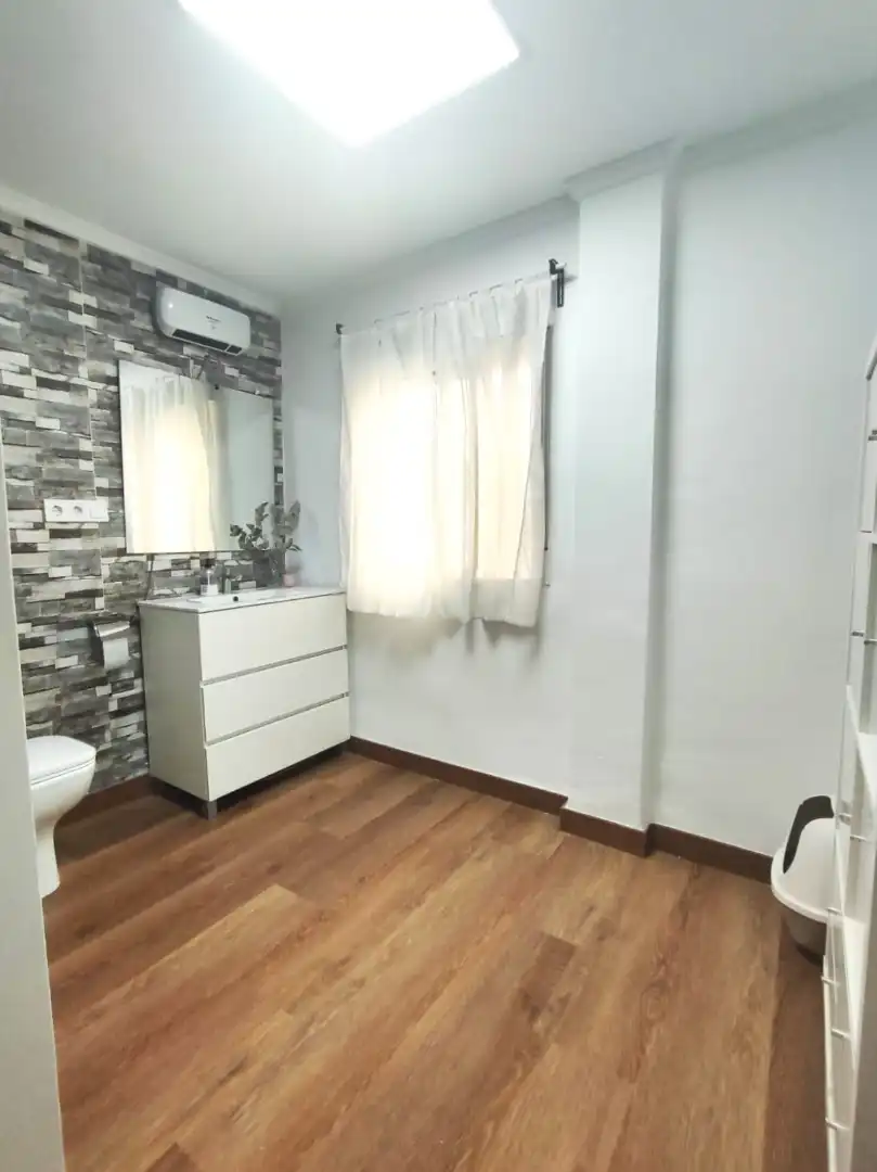 Baño de Piso en venta en Paterna con Aire acondicionado, Amueblado y Horno
