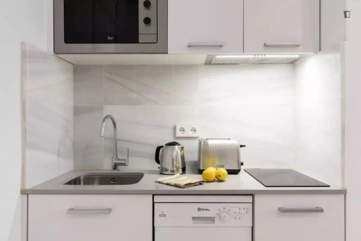Study for rent in Cortes - Huertas