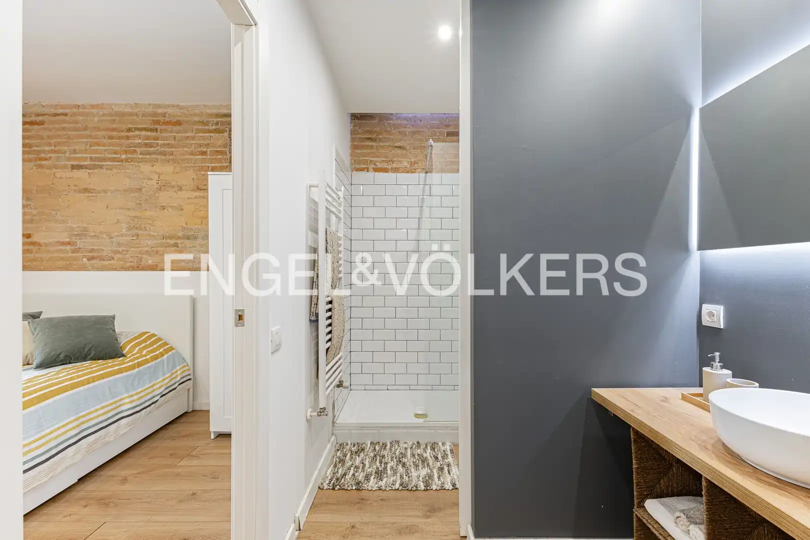 Piso en venta en Barcelona con Calefacción, Parquet y Balcón