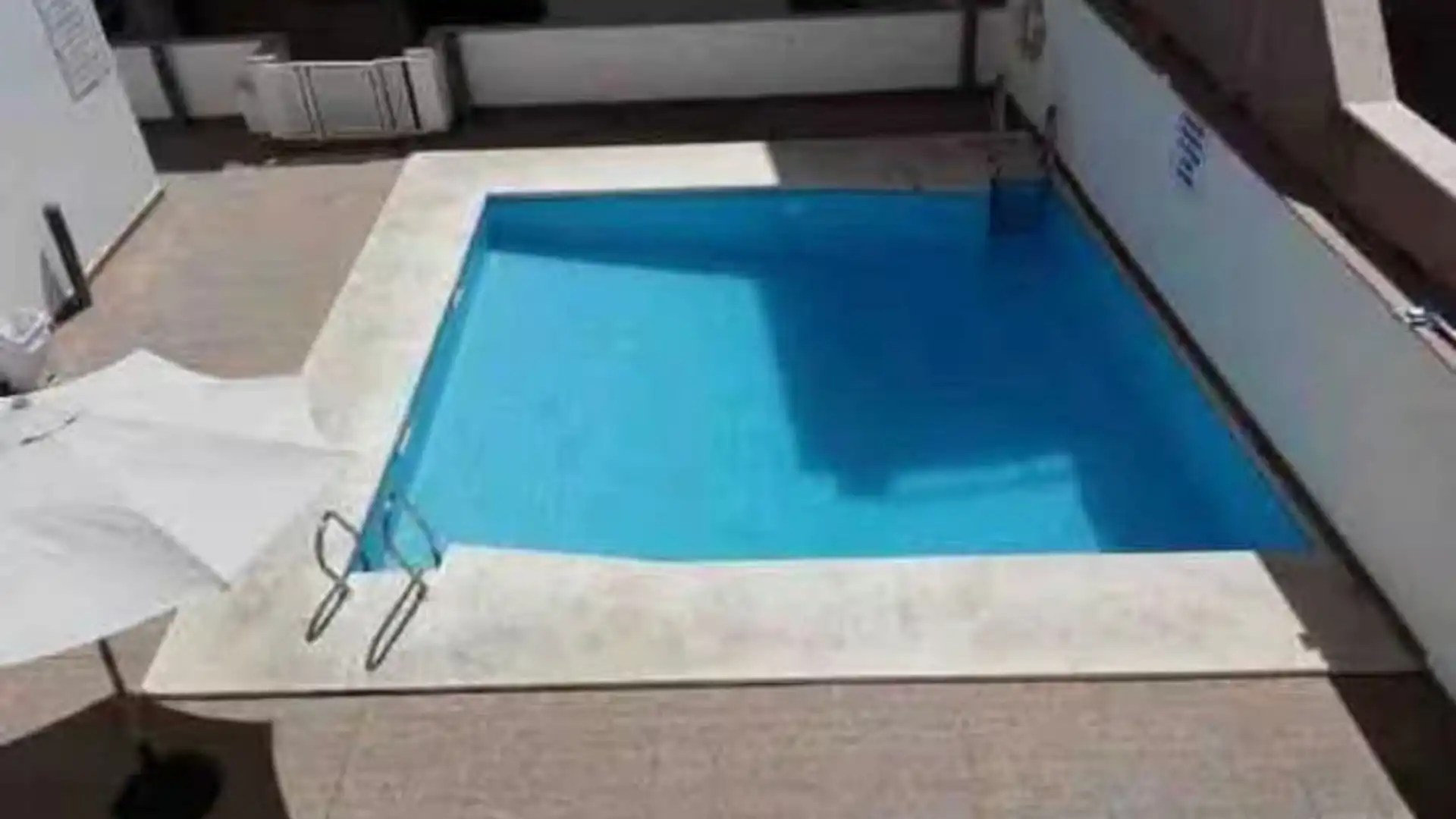 Piscina de Apartamento en venta en Torrox con Aire acondicionado, Calefacción y Terraza