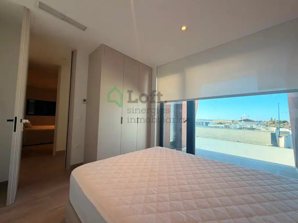 Dormitori de Casa o xalet en venda en Badajoz amb Terrassa, Piscina i Domòtica