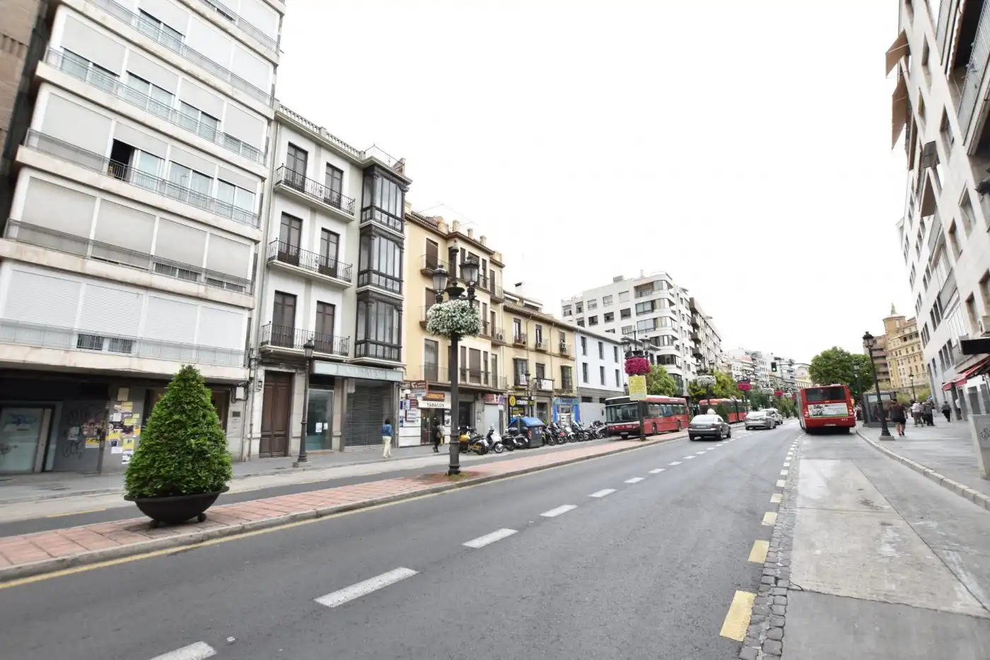 Außenansicht von Gebäude zum Verkauf in Granada