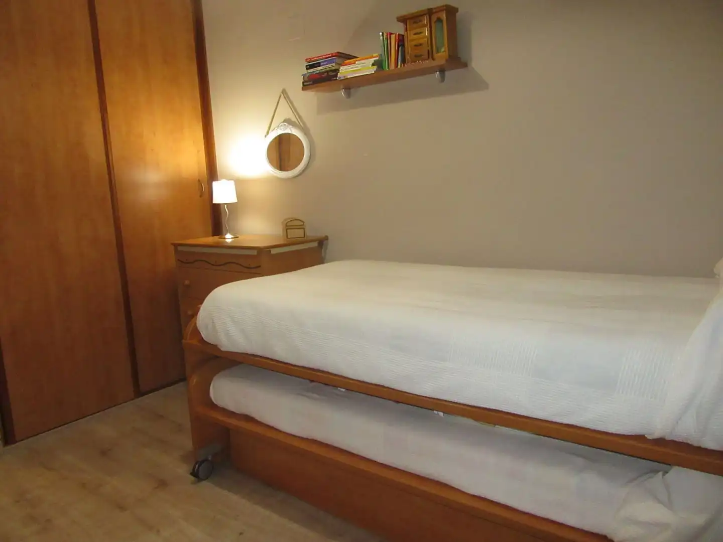 Dormitori de Apartament en venda en Sabiñánigo amb Calefacció, Terrassa i Traster