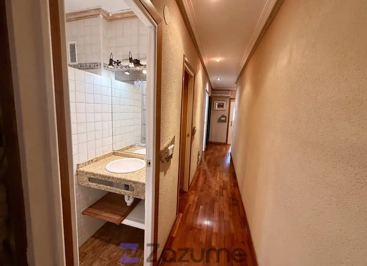 Flat with terrace to rent in C. Vara de Rey, imagen 4