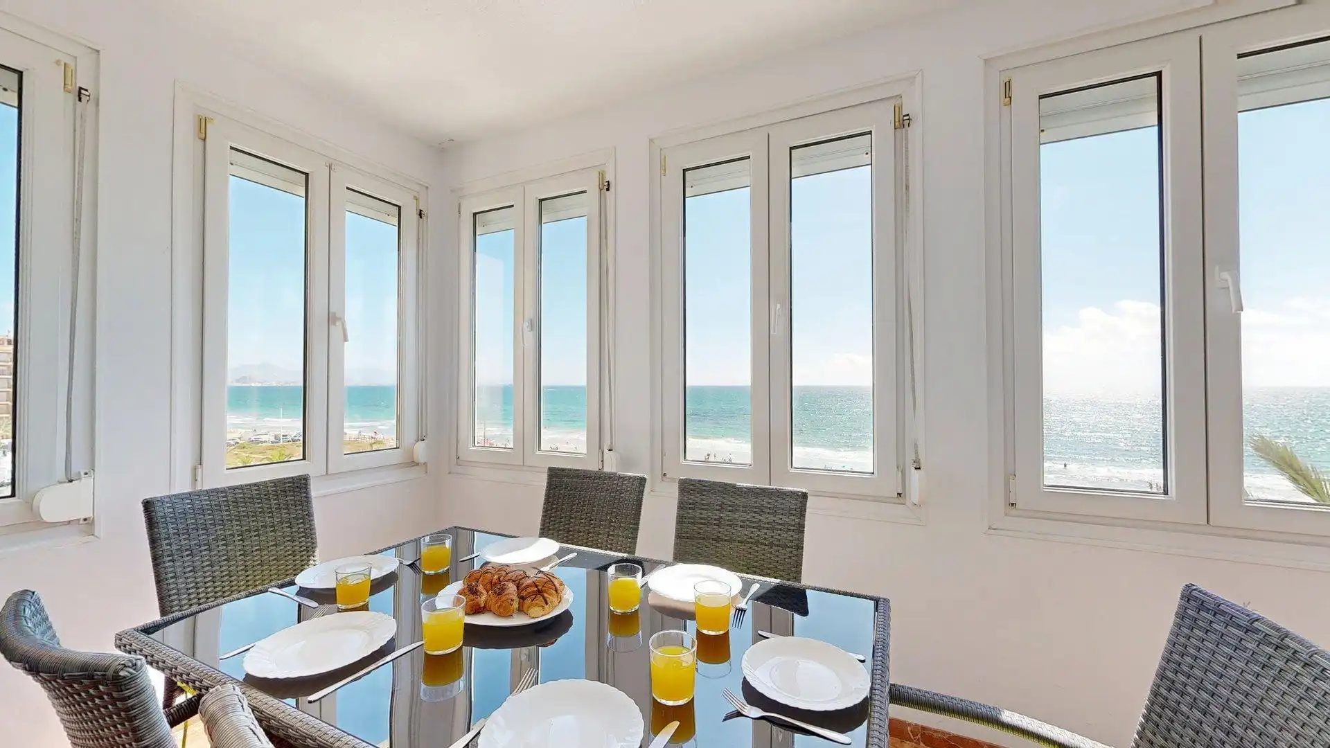 Menjador de Apartament de lloguer en Elche / Elx amb Aire condicionat, Jardí privat i Terrassa