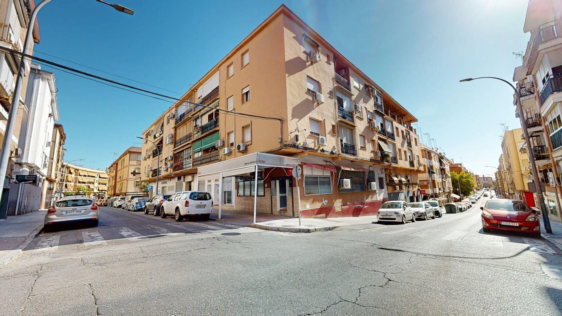 Vista exterior de Local en venta en  Córdoba Capital