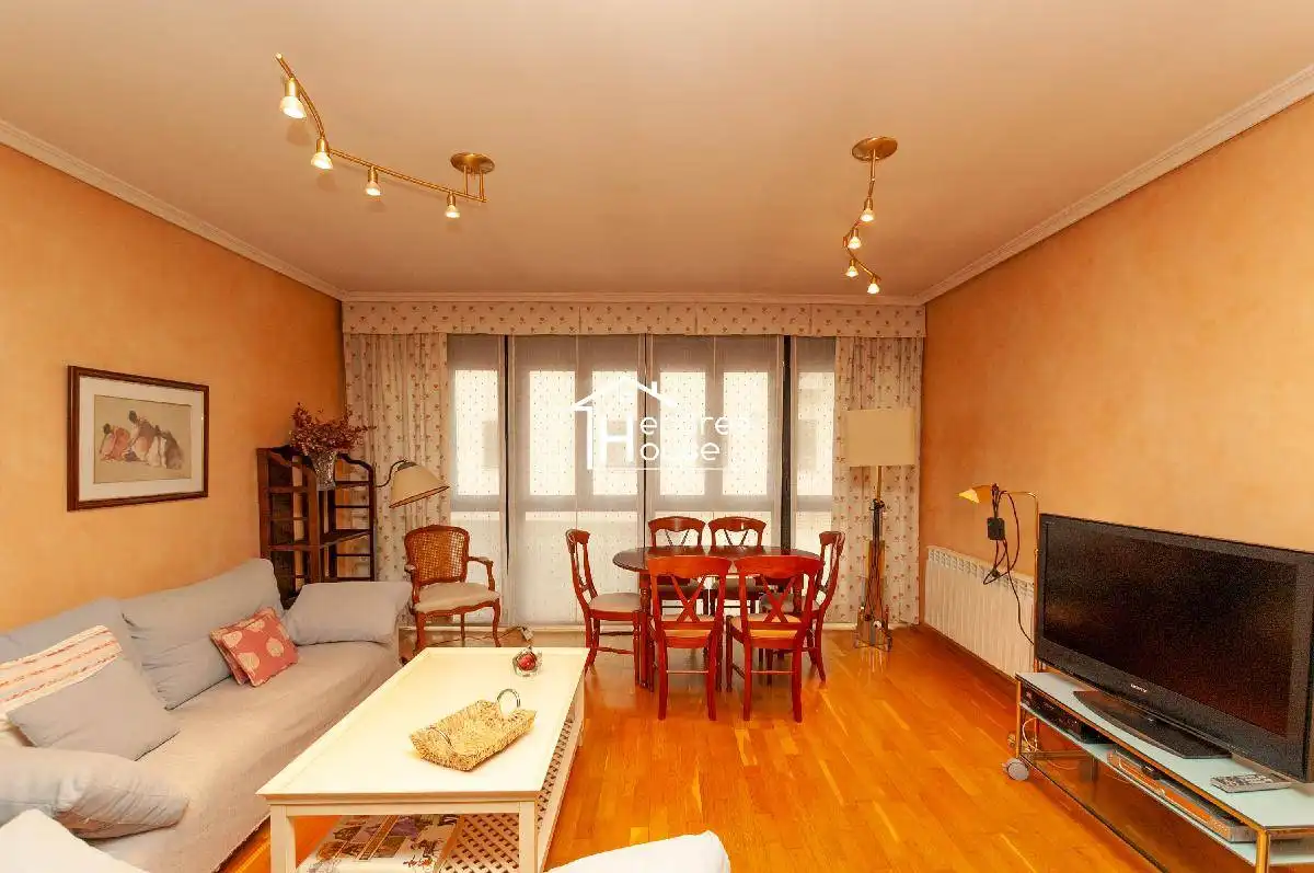 Sala de estar de Dúplex en venta en Alcalá de Henares con Aire acondicionado, Calefacción y Parquet