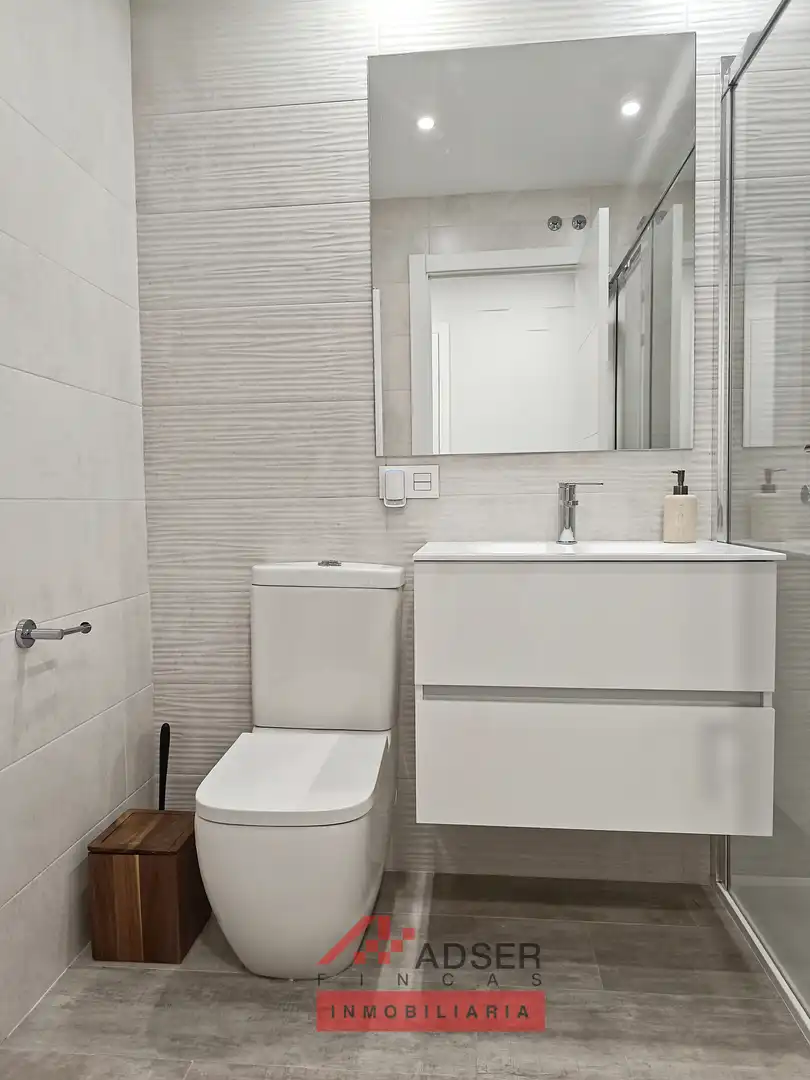 Bany de Pis en venda en  Logroño amb Aire condicionat, Calefacció i Terrassa