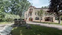 Vista exterior de Finca rústica en venda en Les Franqueses del Vallès amb Terrassa i Piscina