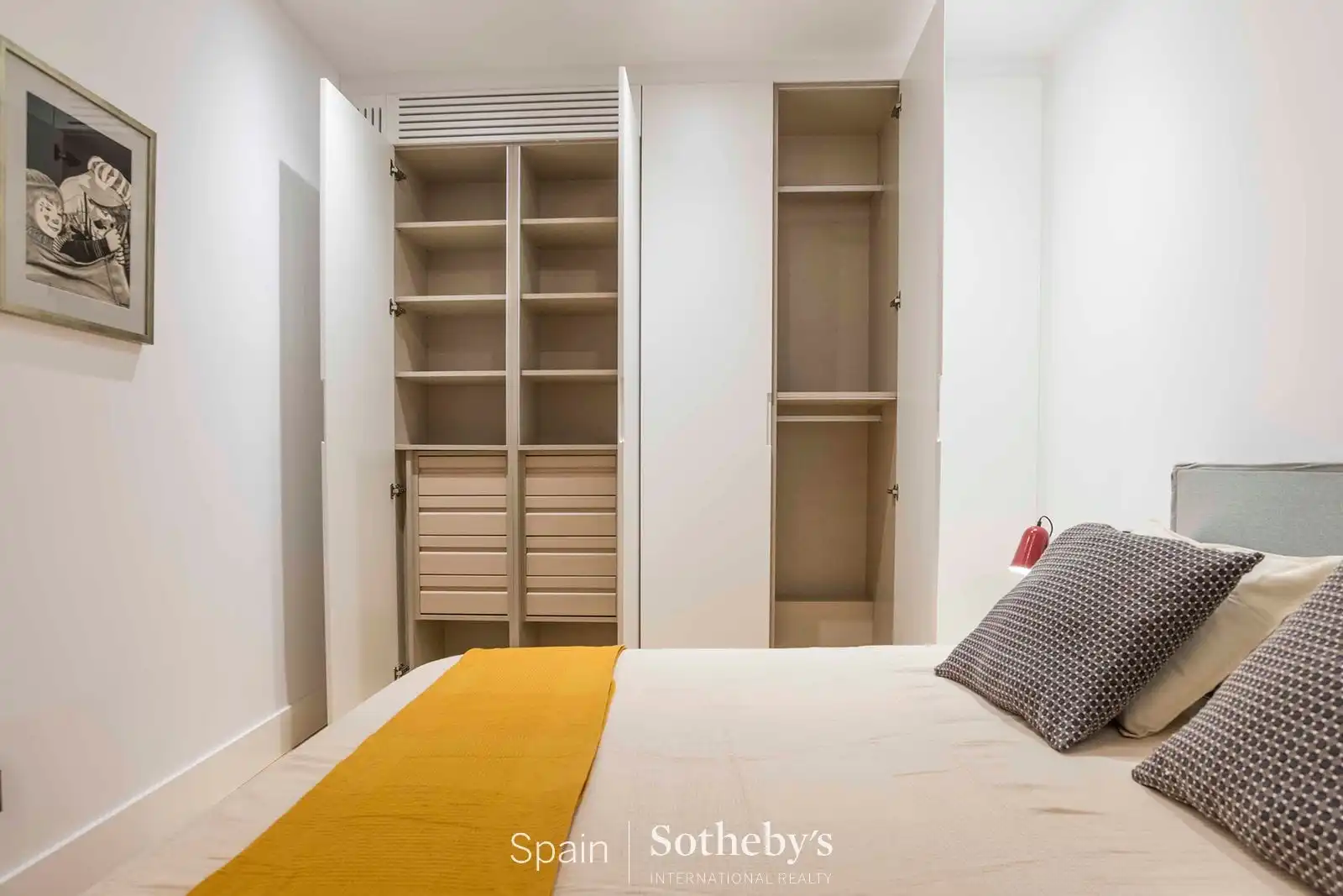 Bedroom of Apartments for sale in Madrid  with Air Conditioner