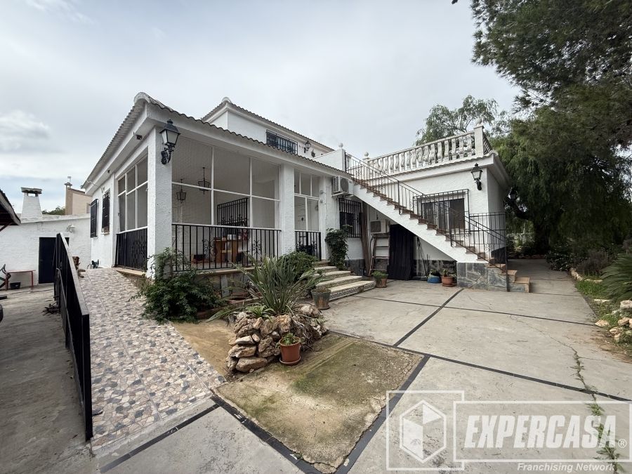 Vista exterior de Casa o xalet en venda en Vilamarxant amb Aire condicionat, Terrassa i Traster