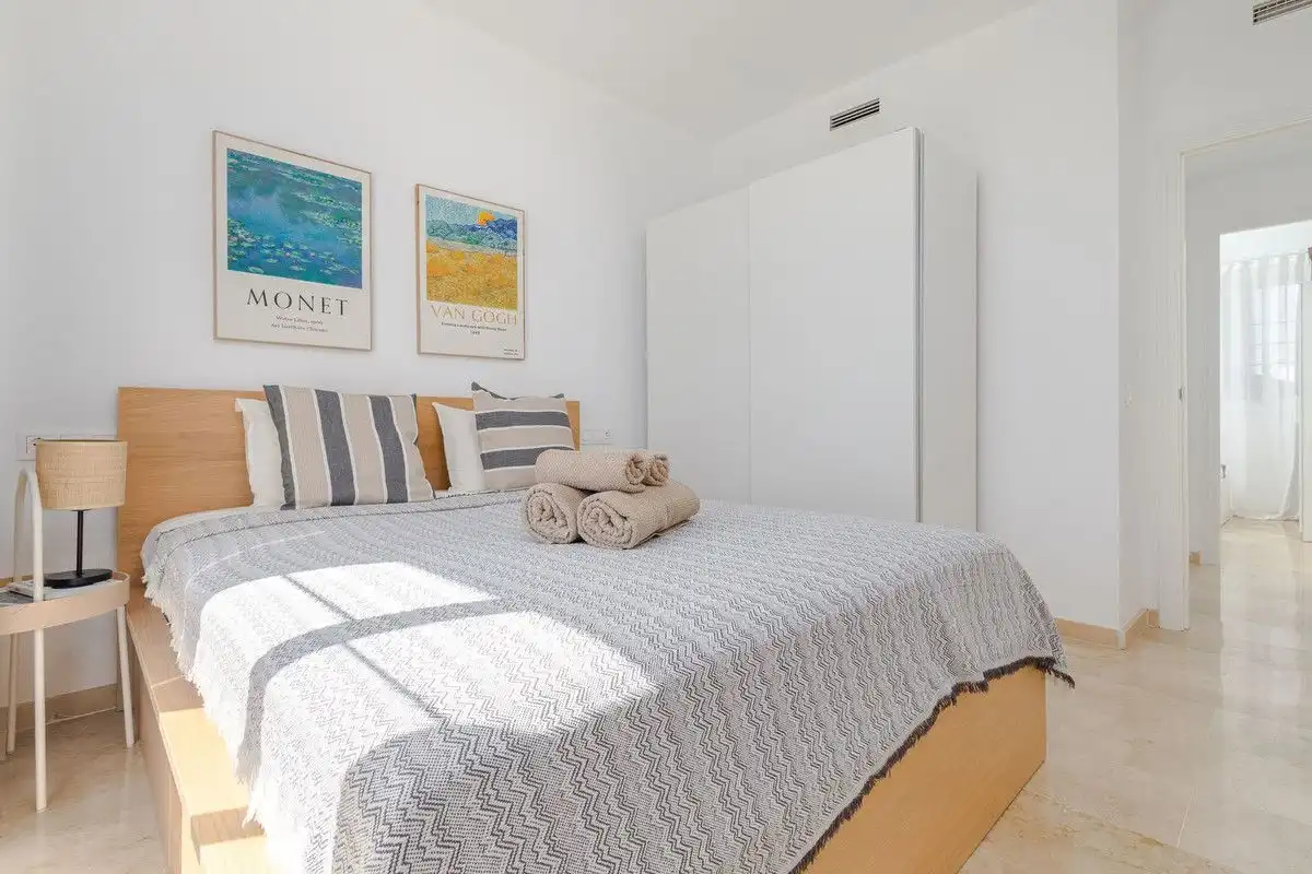 Dormitori de Apartament de lloguer en Manilva amb Aire condicionat, Calefacció i Terrassa