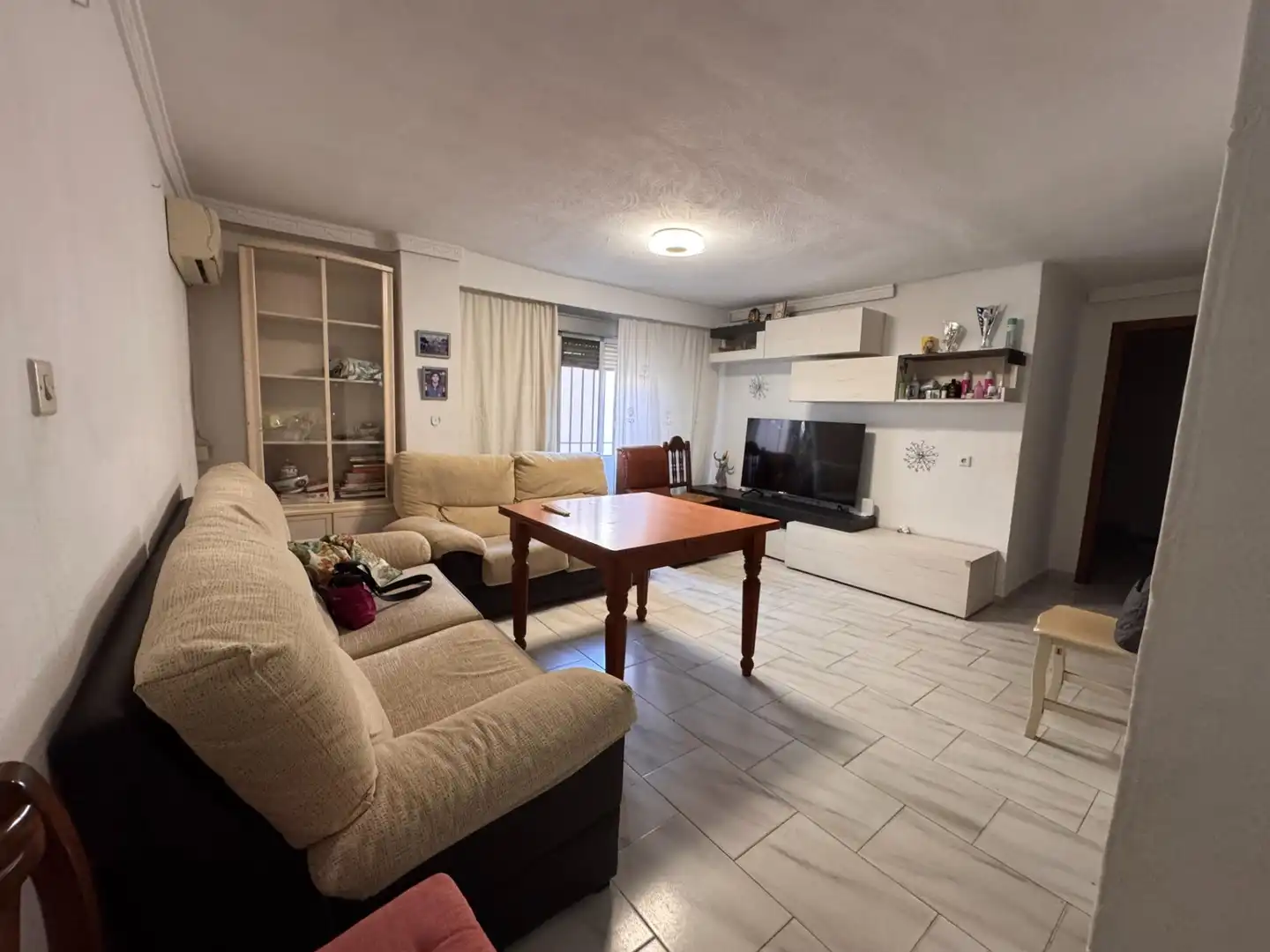 Sala de estar de Piso en venta en San Juan de Aznalfarache con Aire acondicionado