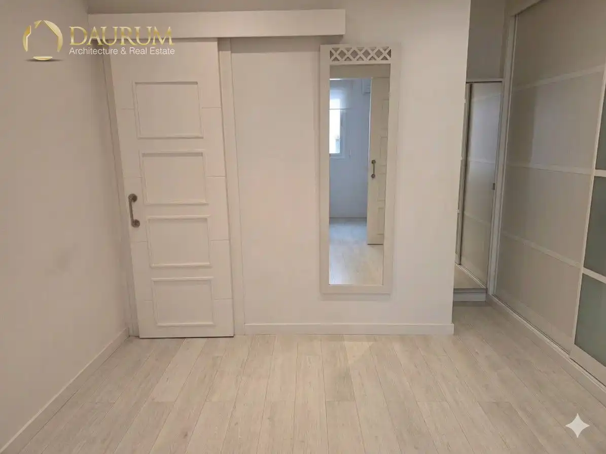 Bedroom of Flat for sale in Sevilla  with Air Conditioner, Heating and Terrace