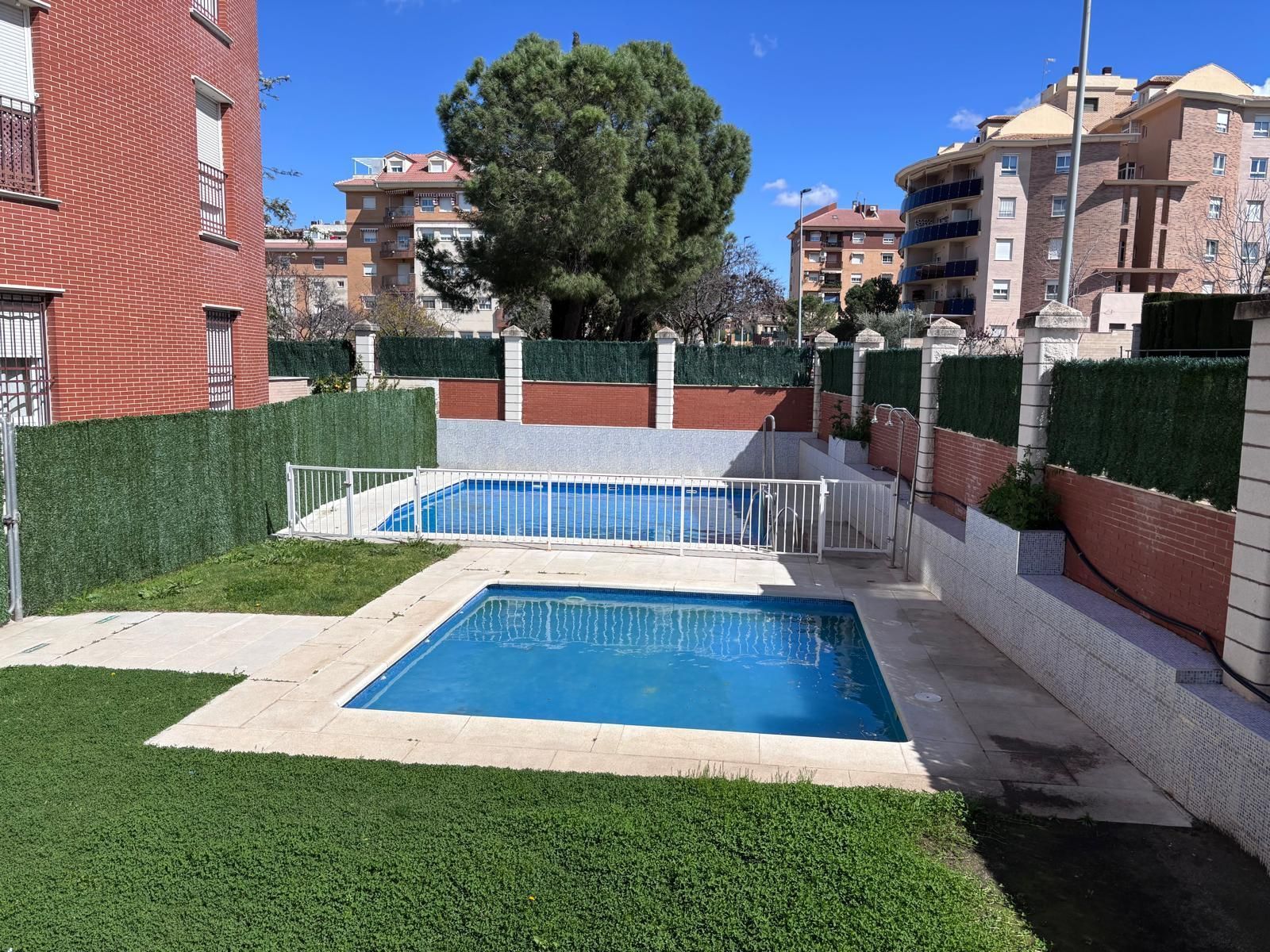 Piscina de Piso en venta en Linares con Aire acondicionado, Calefacción y Piscina comunitaria