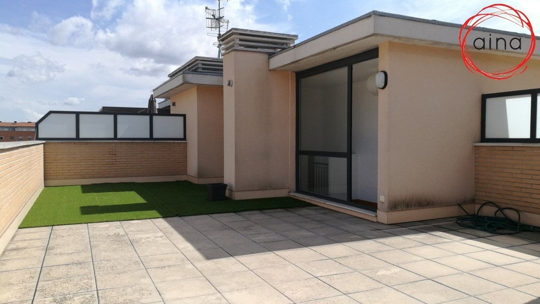 Terrace of Attic for rent in  Pamplona / Iruña  with Heating, Terrace and Storage room