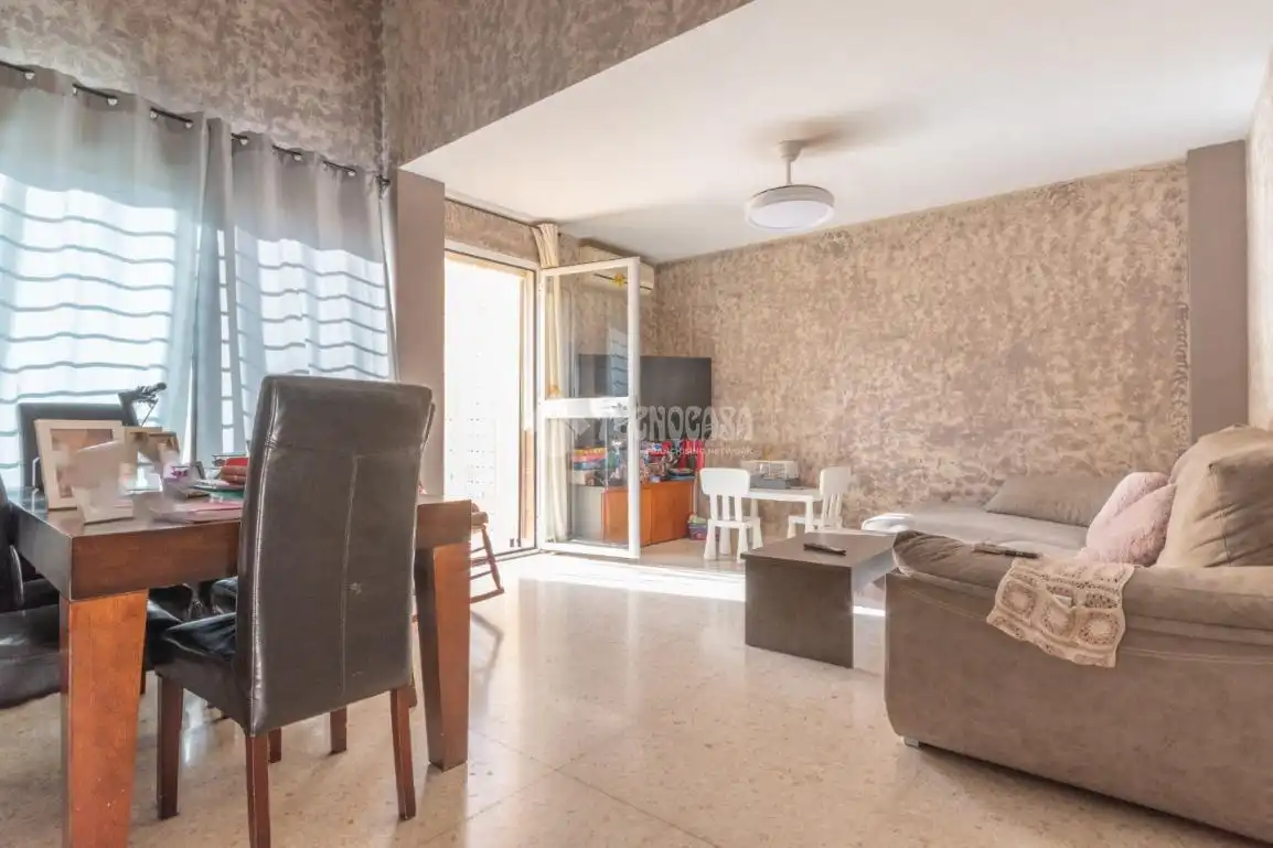 Sala d'estar de Casa adosada en venda en Málaga amb Aire condicionat i Traster