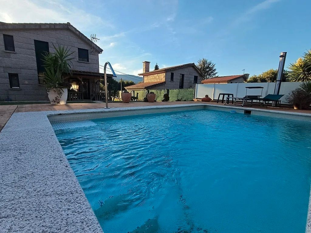 Piscina de Casa o xalet en venda en Ponteareas amb Calefacció, Jardí privat i Terrassa