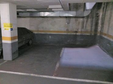 Doppelparkplatz mit Aufzug zur Miete in Carrer de Violant d'Hongria Reina d'Aragó