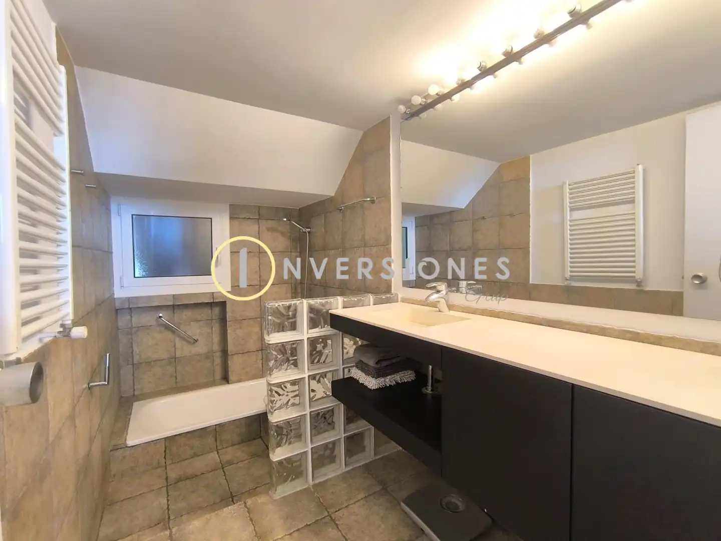 Bathroom of Detached homes for rent in Barcelona  with Terrace and Community pool