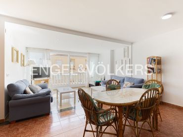 Appartamento con balcone in vendita a Avinguda de la Loteria