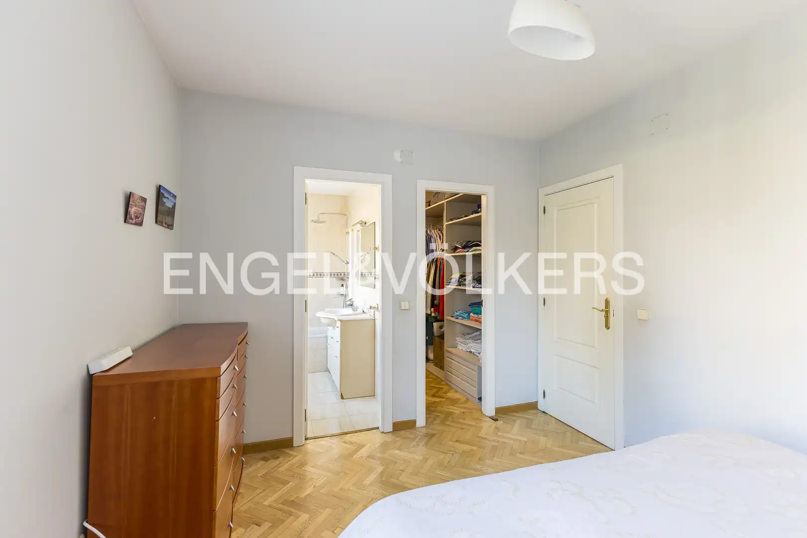Schlafzimmer von Haus oder Chalet zum Verkauf in Madrid mit Klimaanlage, Heizung und Privatgarten