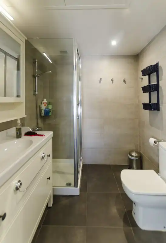 Badezimmer von Dachboden zum Verkauf in Marbella mit Klimaanlage, Terrasse und Möbliert