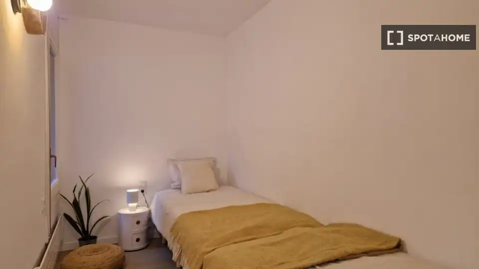 Dormitori de Apartament per a compartir en Gavà amb Aire condicionat, Terrassa i Moblat