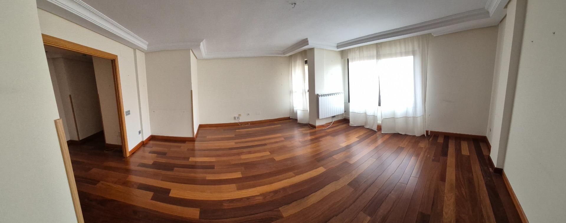 Living room of Flat for sale in Valladolid Capital  with Heating, Storage room and Balcony