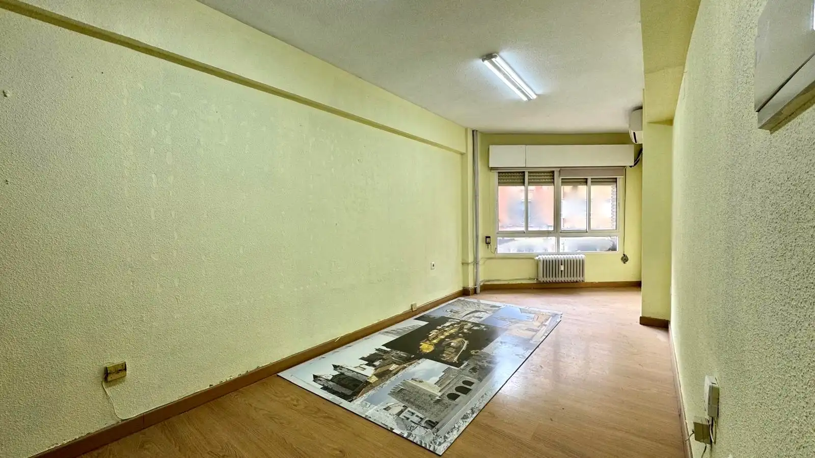 Büro zum Verkauf in Cáceres mit Klimaanlage und Heizung