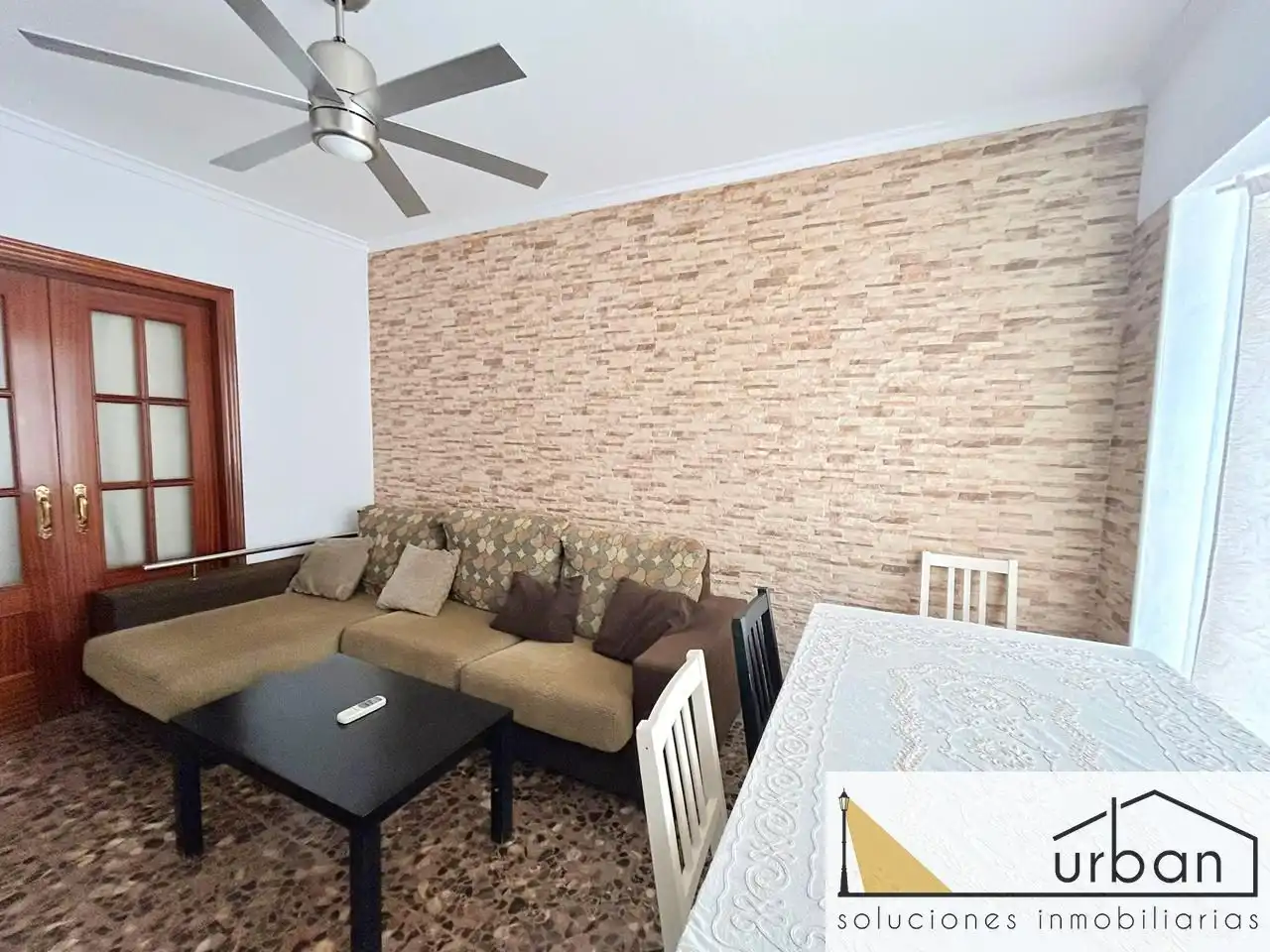 Wohnzimmer von Haus oder Chalet zum Verkauf in Chipiona mit Klimaanlage, Privatgarten und Terrasse
