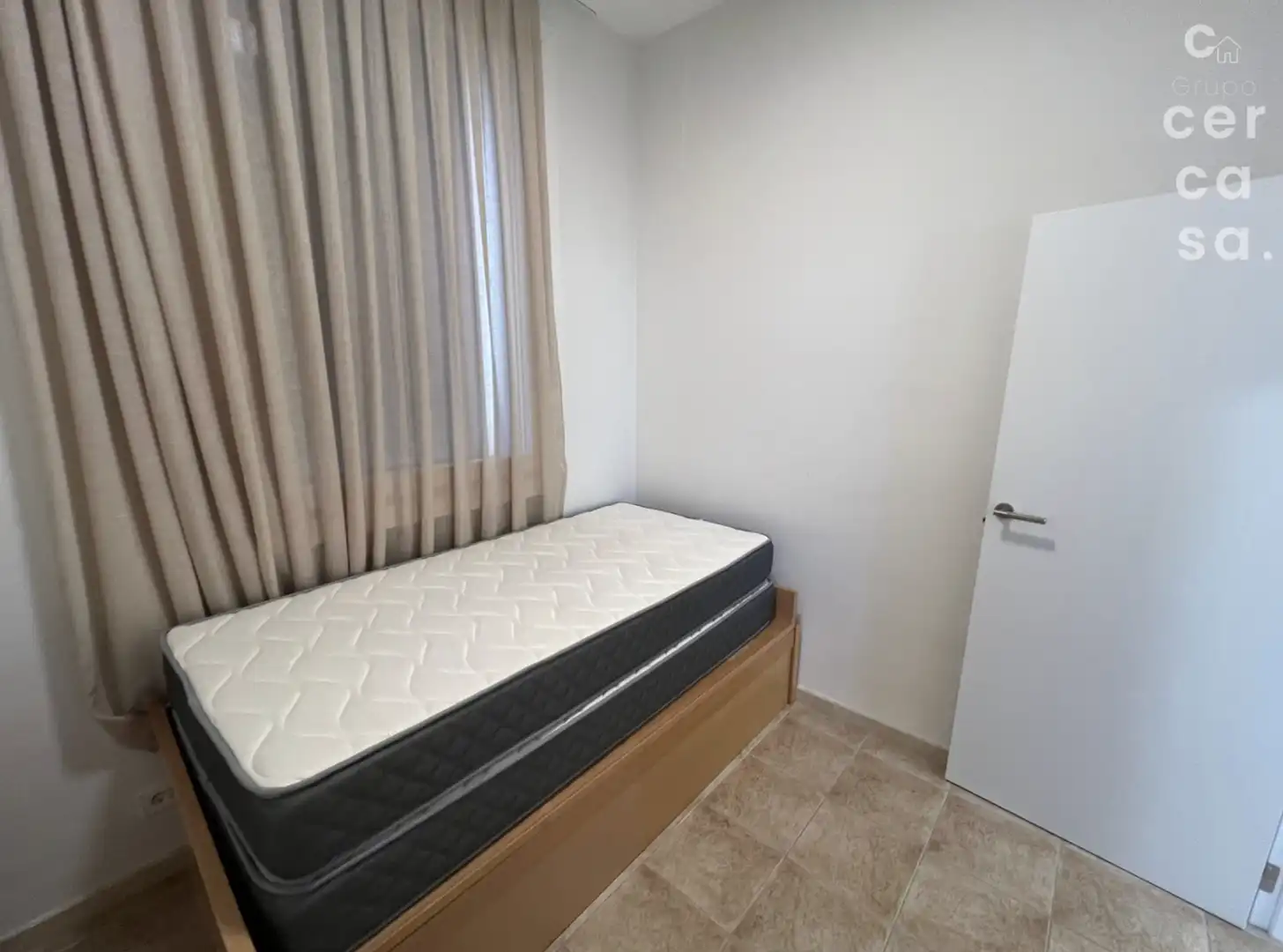 Habitación de Piso de alquiler en Valencia con Aire acondicionado y Amueblado