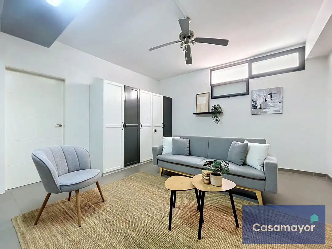 Sala d'estar de Casa o xalet en venda en Alicante / Alacant amb Aire condicionat, Calefacció i Jardí privat
