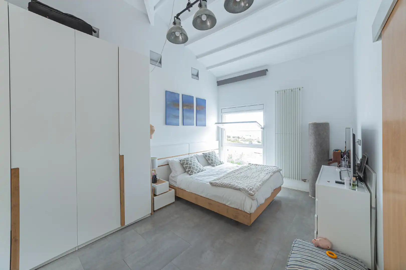 Habitación de Casa adosada en venta en Barcelona con Aire acondicionado, Calefacción y Jardín privado
