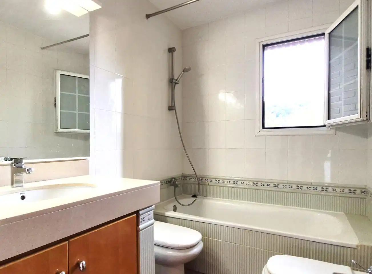 Bany de Casa o xalet en venda en Matadepera amb Aire condicionat, Jardí privat i Terrassa