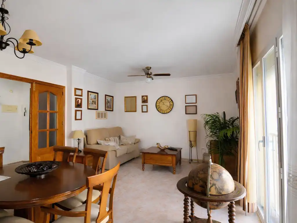 Sala d'estar de Pis en venda en Mijas amb Aire condicionat, Terrassa i Moblat