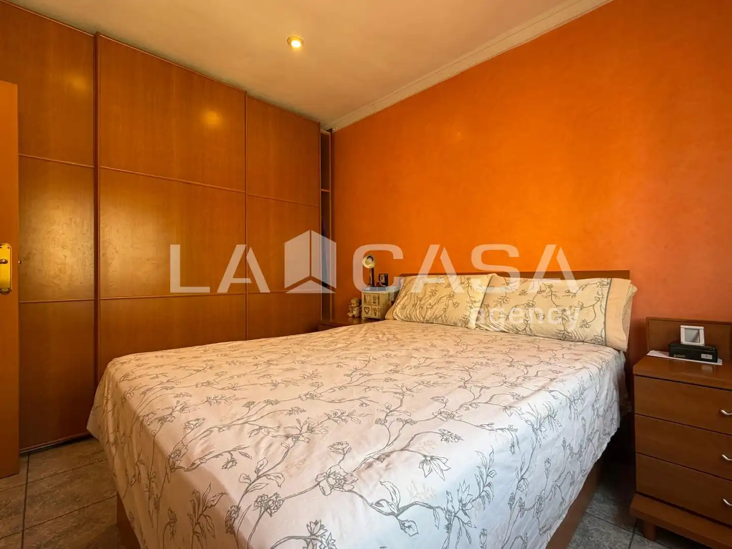 Habitación de Piso en venta en Santa Coloma de Gramenet con Amueblado, Horno y Balcón