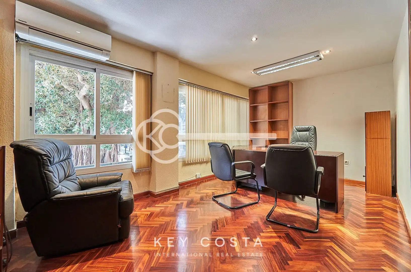 Office for sale in Barrio del Centro