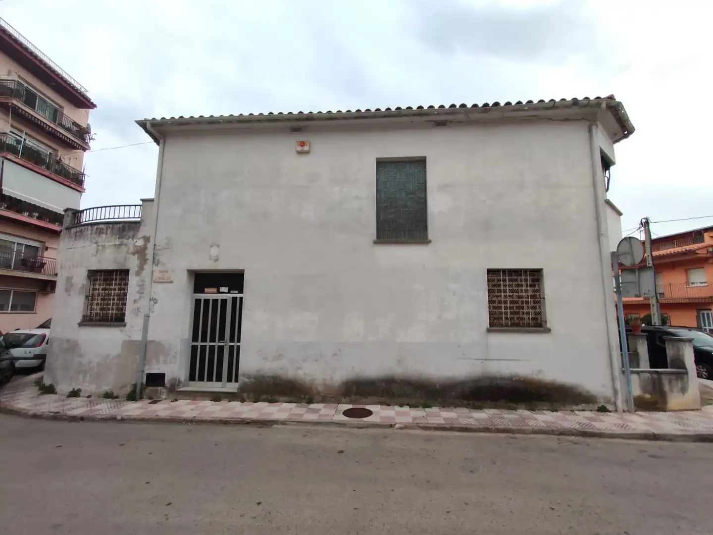 Vista exterior de Edifici en venda en Girona