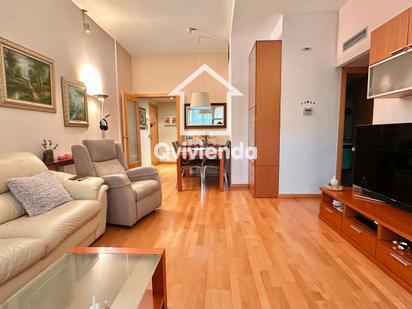 Living room of Flat for sale in Terrassa  with Air Conditioner, Heating and Parquet flooring