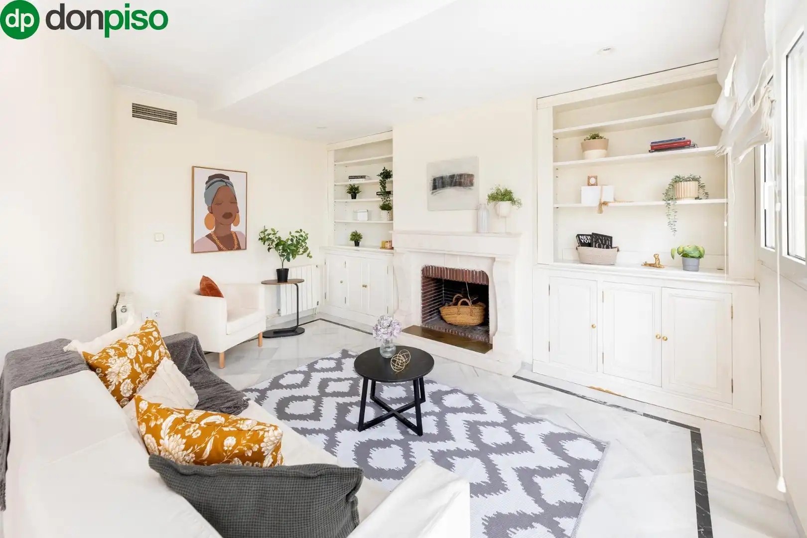 Sala de estar de Casa o chalet en venta en Granada con Aire acondicionado, Calefacción y Jardín privado