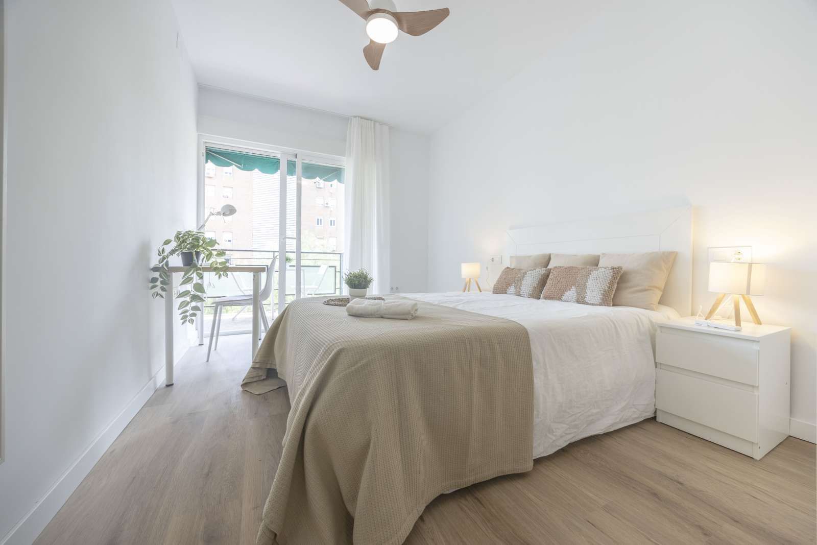 Bedroom of Flat to share in  Valencia Capital  with Air Conditioner and Terrace
