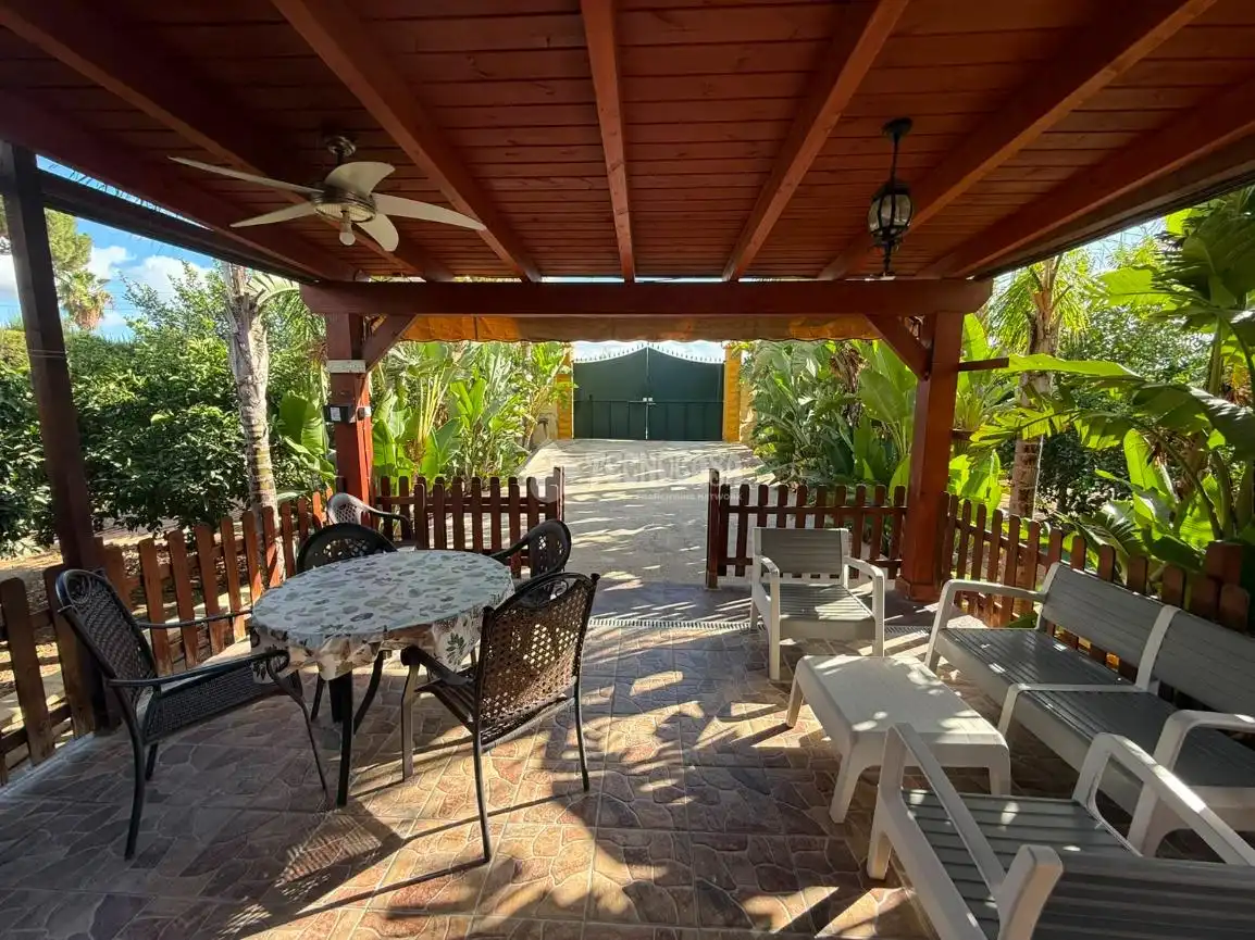 Terraza de Finca rústica en venta en Paradas con Aire acondicionado