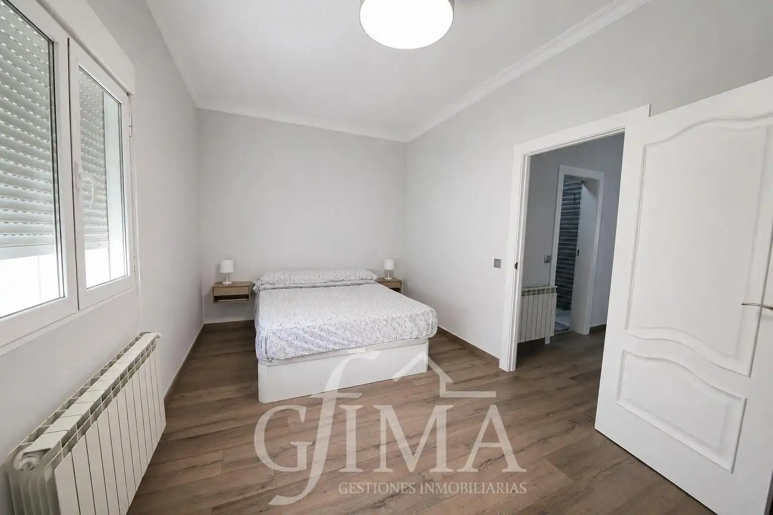 Habitación de Casa adosada en venta en Tomelloso con Calefacción y Trastero