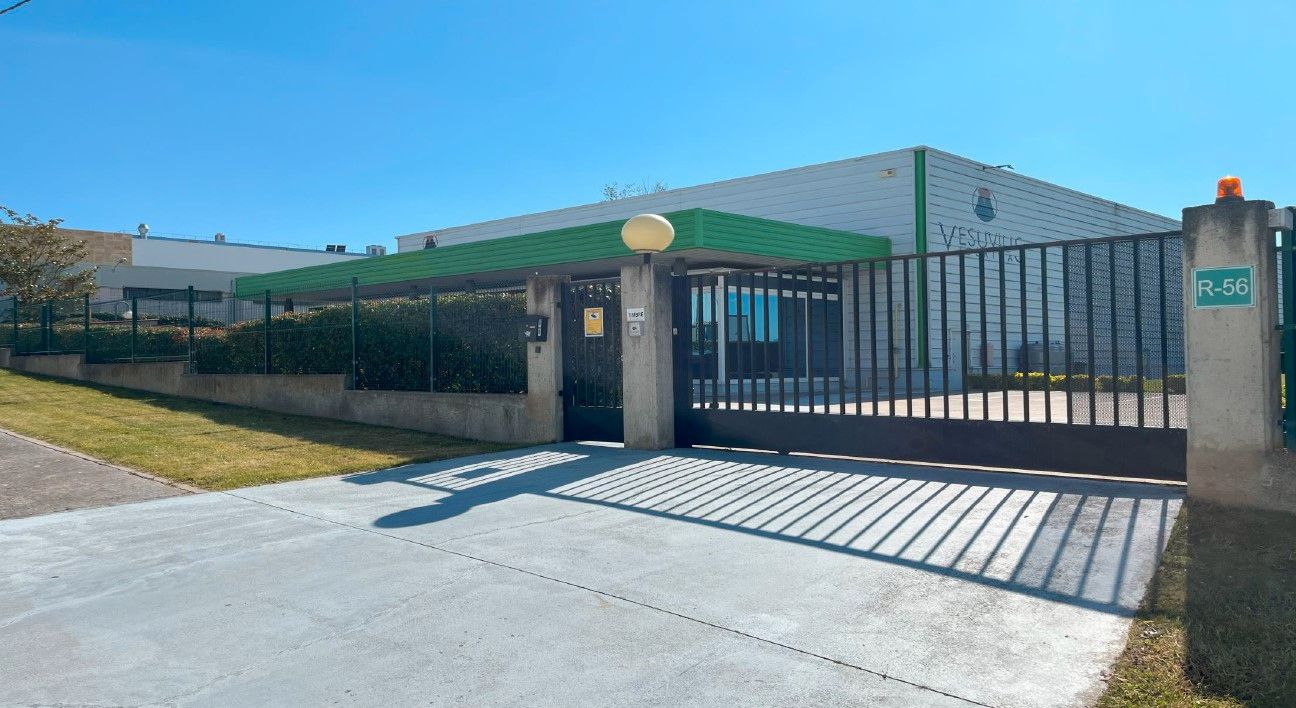 Vista exterior de Nau industrial en venda en Miranda de Ebro amb Calefacció i Alarma