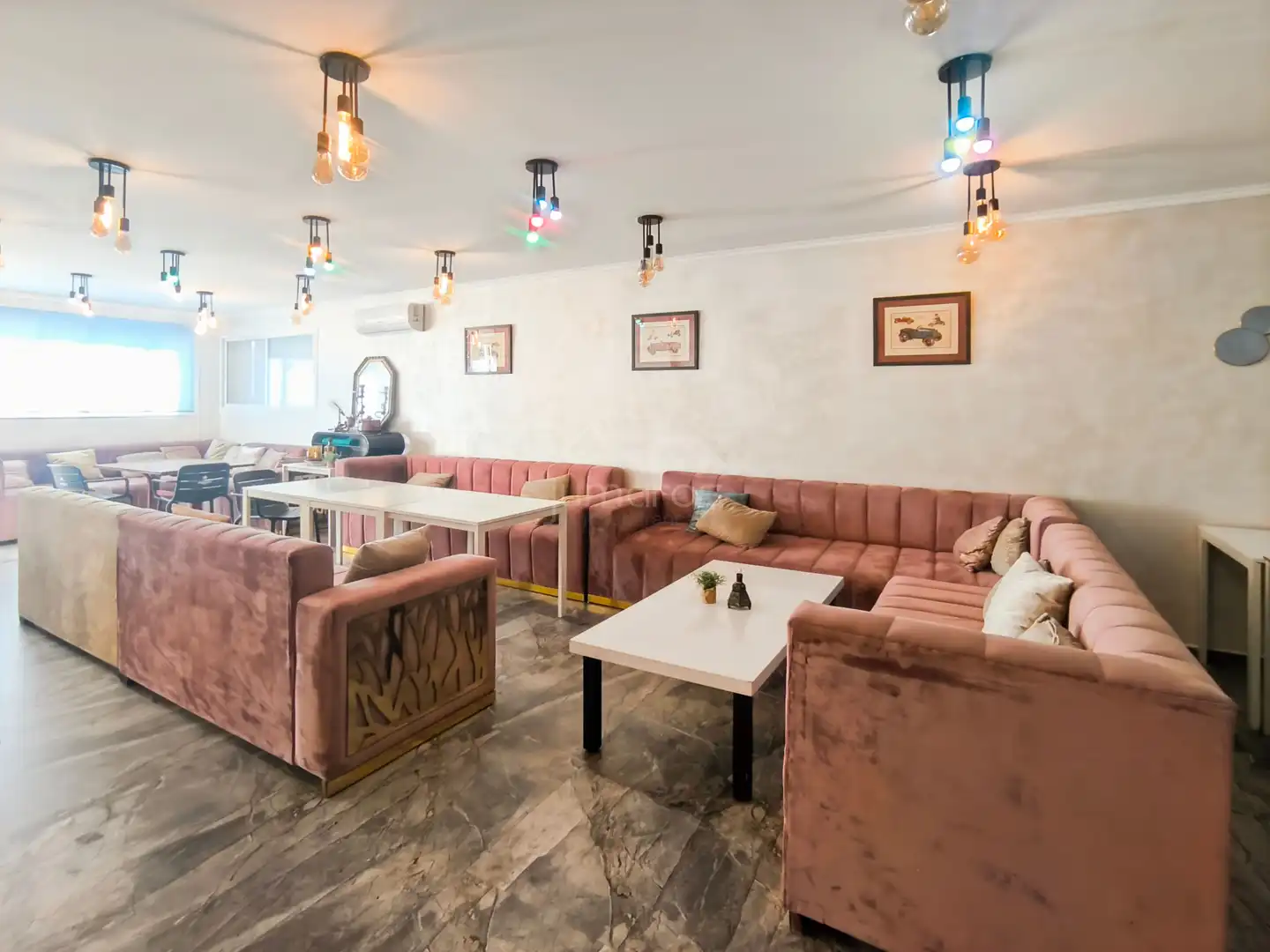 Se vende local y fondo de comercio, barrestaurante totalmente renovado en Empuriabrava.Tiene una superficie de 135 m, con comedor,, imatge 2