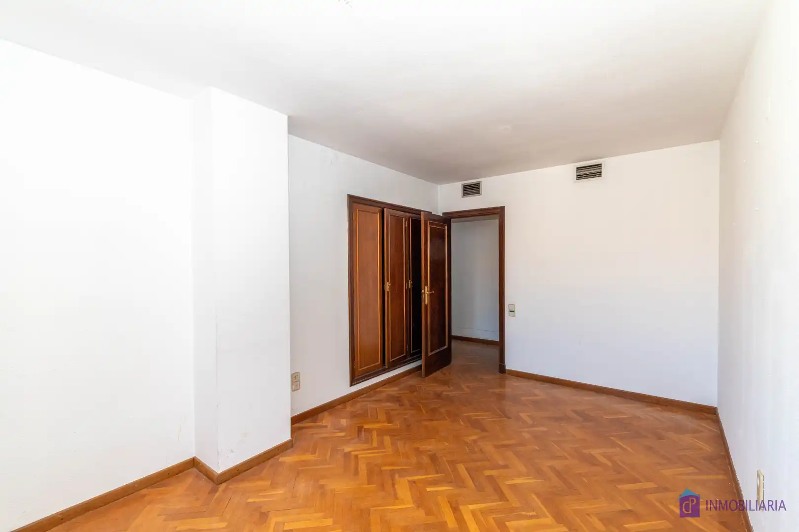 Flat for sale in Zaragoza  with Air Conditioner and Heating