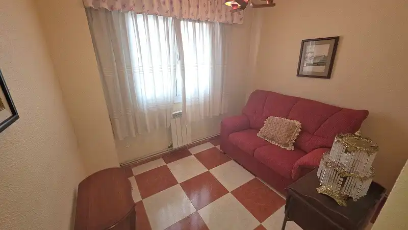 Dormitori de Pis en venda en Elche / Elx amb Parquet, Moblat i Balcó
