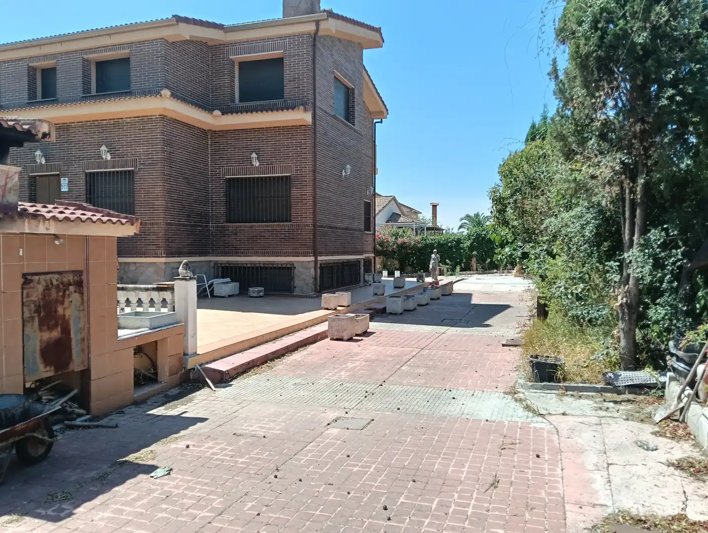 Vista exterior de Casa o xalet en venda en Casarrubios del Monte amb Aire condicionat, Calefacció i Jardí privat